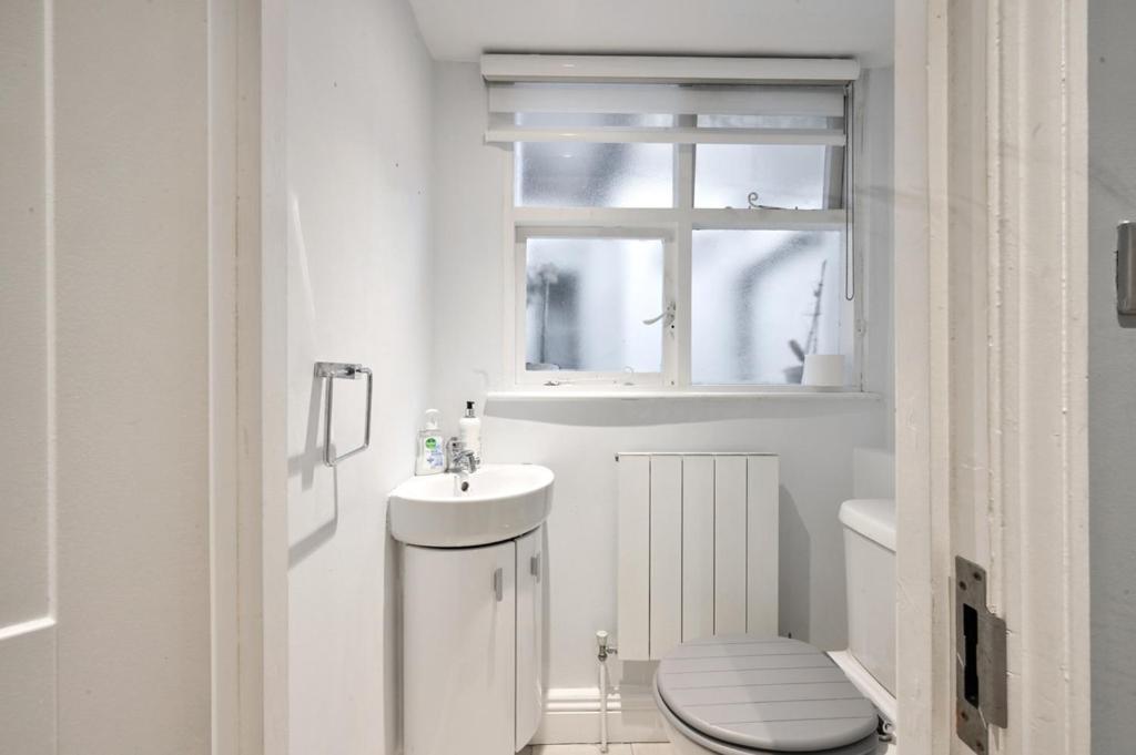 Cozy Hideaway In South Ken! Apartment London Bagian luar foto